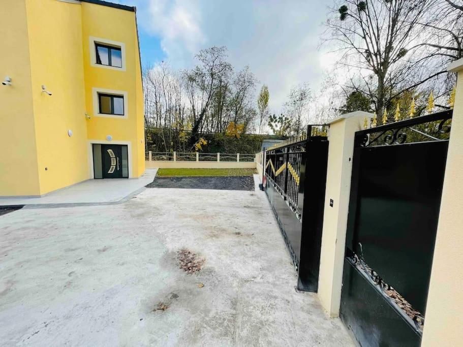 Masion Belle Vue Leilighet Sarcelles Eksteriør bilde